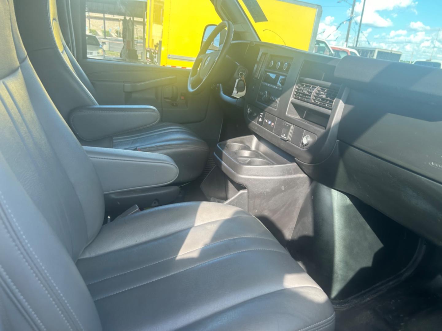 2021 White GMC Savana G2500 Cargo (1GTW7AFP3M1) with an 4.3L V6 engine, 6A transmission, located at 1687 Business 35 S, New Braunfels, TX, 78130, (830) 625-7159, 29.655487, -98.051491 - Photo#2