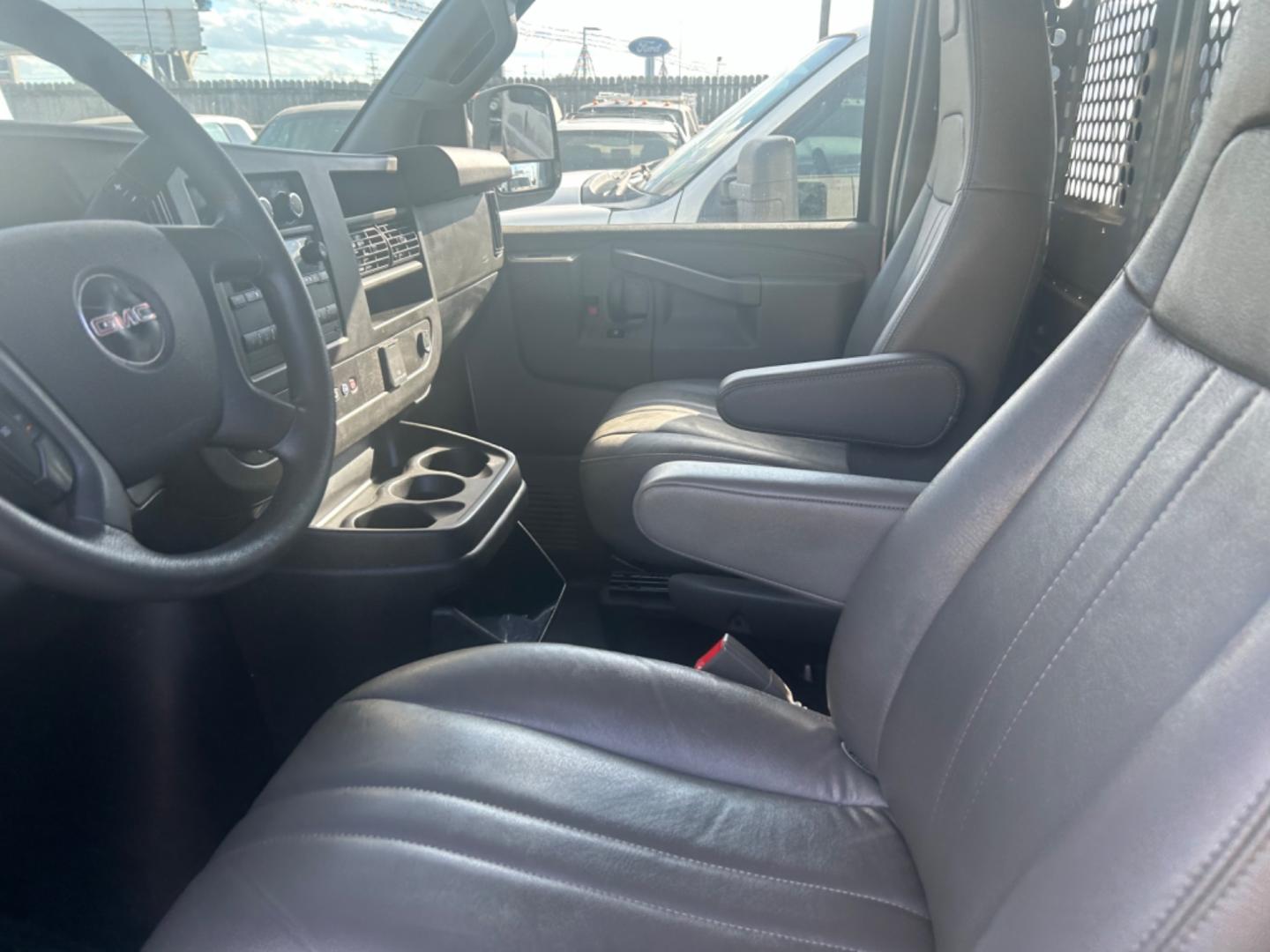 2021 White GMC Savana G2500 Cargo (1GTW7AFP3M1) with an 4.3L V6 engine, 6A transmission, located at 1687 Business 35 S, New Braunfels, TX, 78130, (830) 625-7159, 29.655487, -98.051491 - Photo#8
