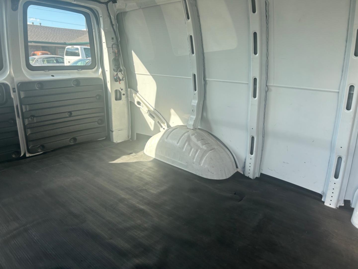 2021 White GMC Savana G2500 Cargo (1GTW7AFP3M1) with an 4.3L V6 engine, 6A transmission, located at 1687 Business 35 S, New Braunfels, TX, 78130, (830) 625-7159, 29.655487, -98.051491 - Photo#4