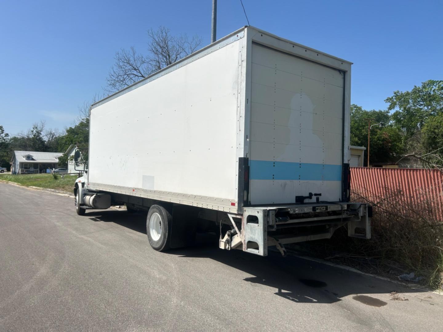 2019 White International DuraStar 4300 - (3HAMMMML1KL) with an 6.7L 6 engine, Automatic transmission, located at 1687 Business 35 S, New Braunfels, TX, 78130, (830) 625-7159, 29.655487, -98.051491 - Rebuilt turbo injection pump and head reworked ready for your next load. - Photo#9