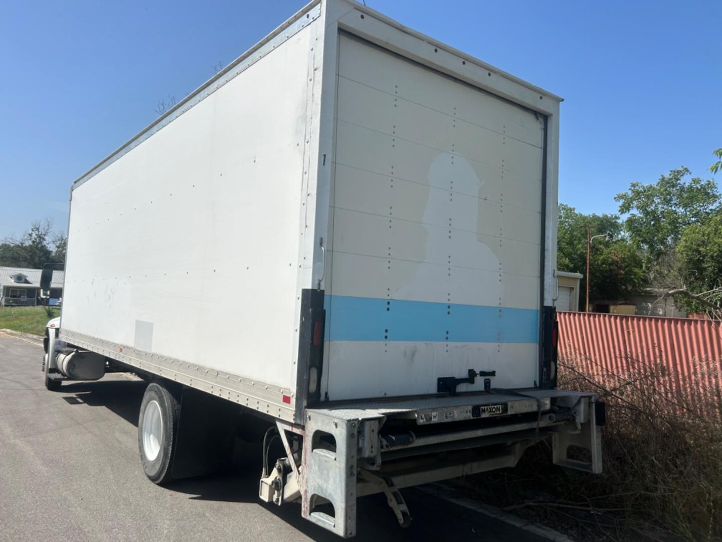 2019 White International DuraStar 4300 - (3HAMMMML1KL) with an 6.7L 6 engine, Automatic transmission, located at 1687 Business 35 S, New Braunfels, TX, 78130, (830) 625-7159, 29.655487, -98.051491 - Rebuilt turbo injection pump and head reworked ready for your next load. - Photo#10