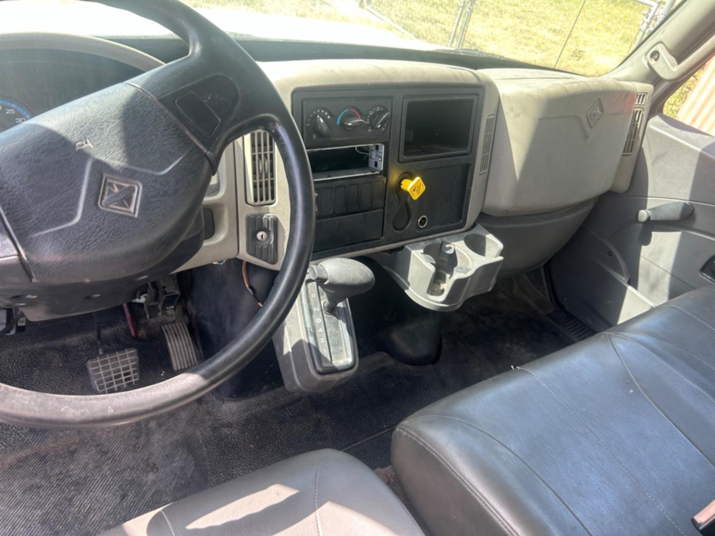 2019 White International DuraStar 4300 - (3HAMMMML1KL) with an 6.7L 6 engine, Automatic transmission, located at 1687 Business 35 S, New Braunfels, TX, 78130, (830) 625-7159, 29.655487, -98.051491 - Rebuilt turbo injection pump and head reworked ready for your next load. - Photo#6