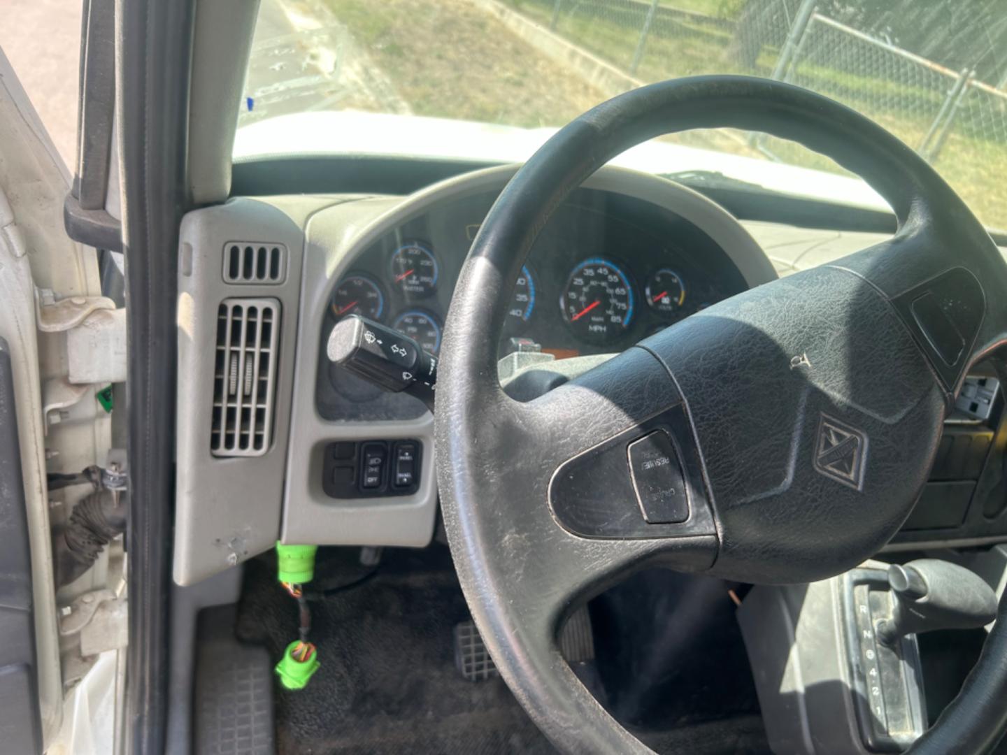 2019 White International DuraStar 4300 - (3HAMMMML1KL) with an 6.7L 6 engine, Automatic transmission, located at 1687 Business 35 S, New Braunfels, TX, 78130, (830) 625-7159, 29.655487, -98.051491 - Rebuilt turbo injection pump and head reworked ready for your next load. - Photo#7