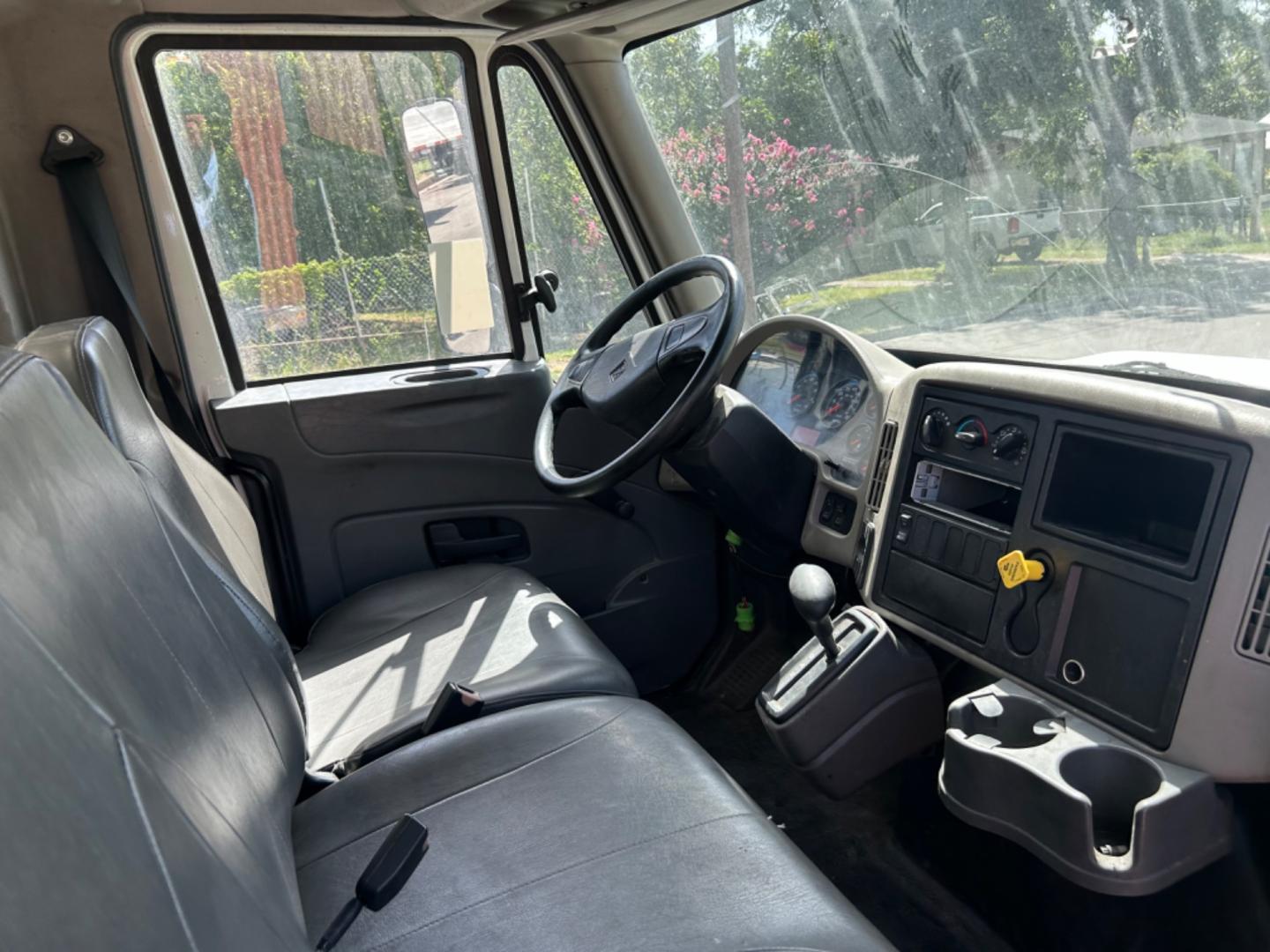 2019 White International DuraStar 4300 - (3HAMMMML1KL) with an 6.7L 6 engine, Automatic transmission, located at 1687 Business 35 S, New Braunfels, TX, 78130, (830) 625-7159, 29.655487, -98.051491 - Rebuilt turbo injection pump and head reworked ready for your next load. - Photo#4