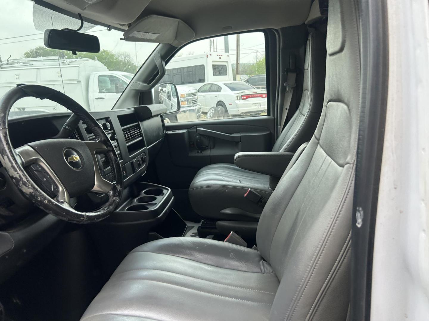 2018 White Chevrolet Express 2500 Cargo (1GCWGAFG5J1) with an 6.0L V8 OHV 16V FFV engine, 6A transmission, located at 1687 Business 35 S, New Braunfels, TX, 78130, (830) 625-7159, 29.655487, -98.051491 - Photo#10