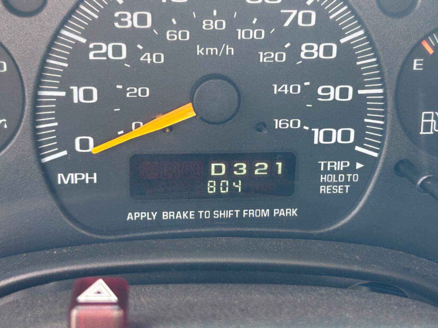 2001 White GMC Savana G3500 Extended (1GJHG39R411) with an 5.7L V8 OHV 16V engine, 4-Speed Automatic Overdrive transmission, located at 1687 Business 35 S, New Braunfels, TX, 78130, (830) 625-7159, 29.655487, -98.051491 - Photo#12