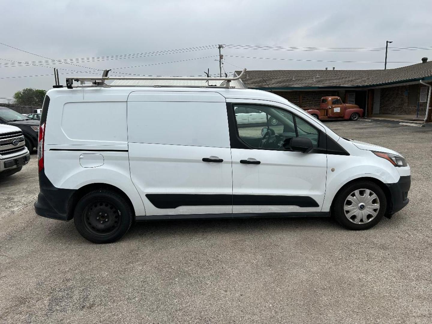 2020 White Ford Transit Connect Cargo Van XL LWB w/Rear 180 Degree Door (NM0LE7E29L1) with an 2.0L L4 DOHC 16V engine, 6A transmission, located at 1687 Business 35 S, New Braunfels, TX, 78130, (830) 625-7159, 29.655487, -98.051491 - Photo#4