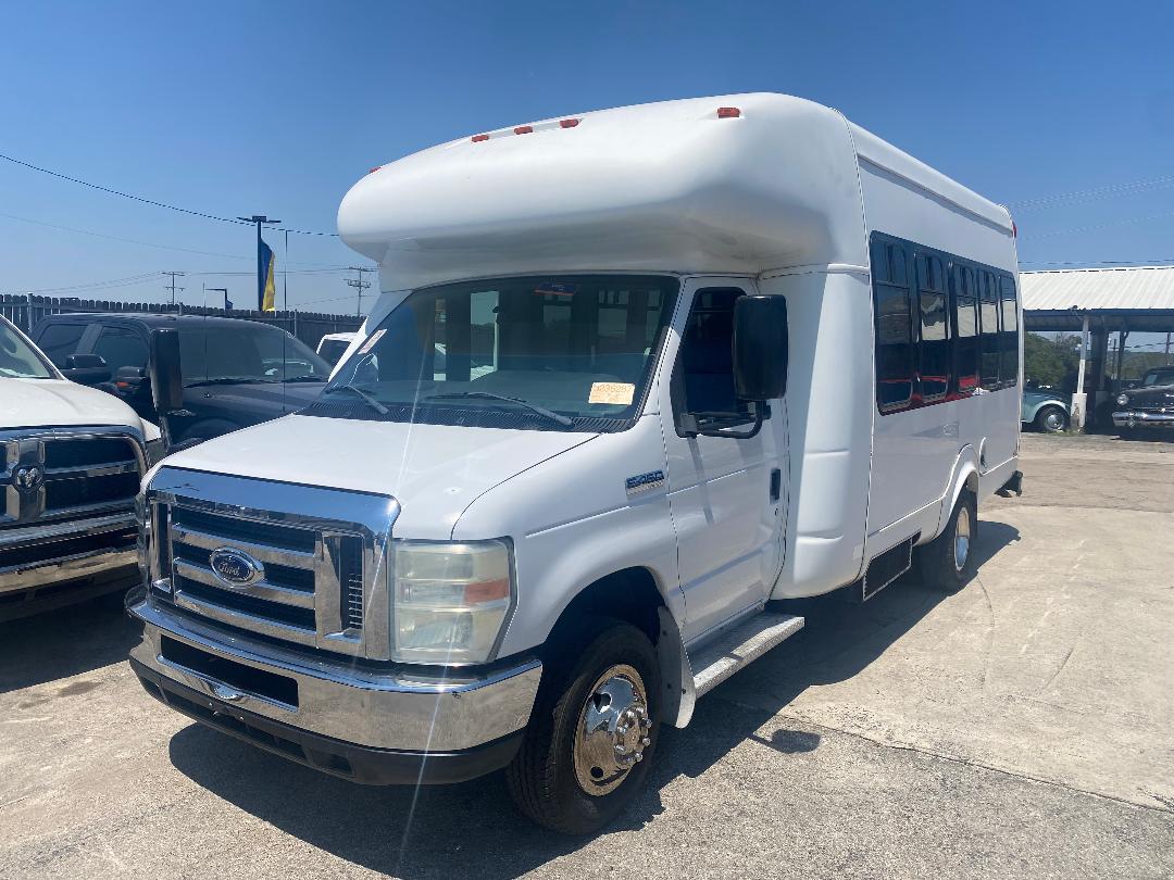 photo of 2013 Ford Econoline E450 Bus