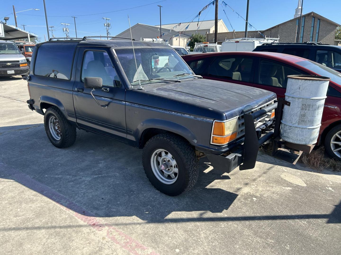 1989 Blue Ford Bronco II 4WD (1FMCU14T5KU) with an 2.9L V6 OHV 12V engine, Standard transmission, located at 1687 Business 35 S, New Braunfels, TX, 78130, (830) 625-7159, 29.655487, -98.051491 - Photo#4