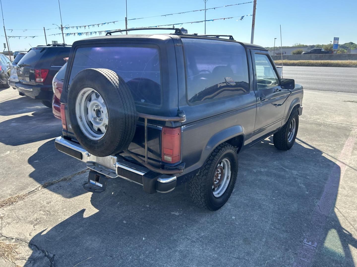 1989 Blue Ford Bronco II 4WD (1FMCU14T5KU) with an 2.9L V6 OHV 12V engine, Standard transmission, located at 1687 Business 35 S, New Braunfels, TX, 78130, (830) 625-7159, 29.655487, -98.051491 - Photo#3