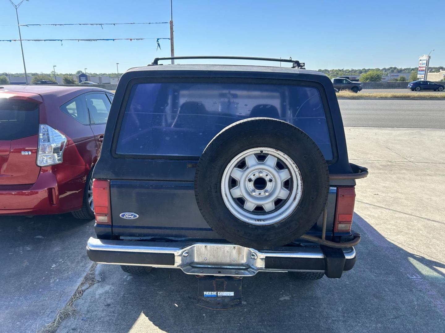 1989 Blue Ford Bronco II 4WD (1FMCU14T5KU) with an 2.9L V6 OHV 12V engine, Standard transmission, located at 1687 Business 35 S, New Braunfels, TX, 78130, (830) 625-7159, 29.655487, -98.051491 - Photo#2