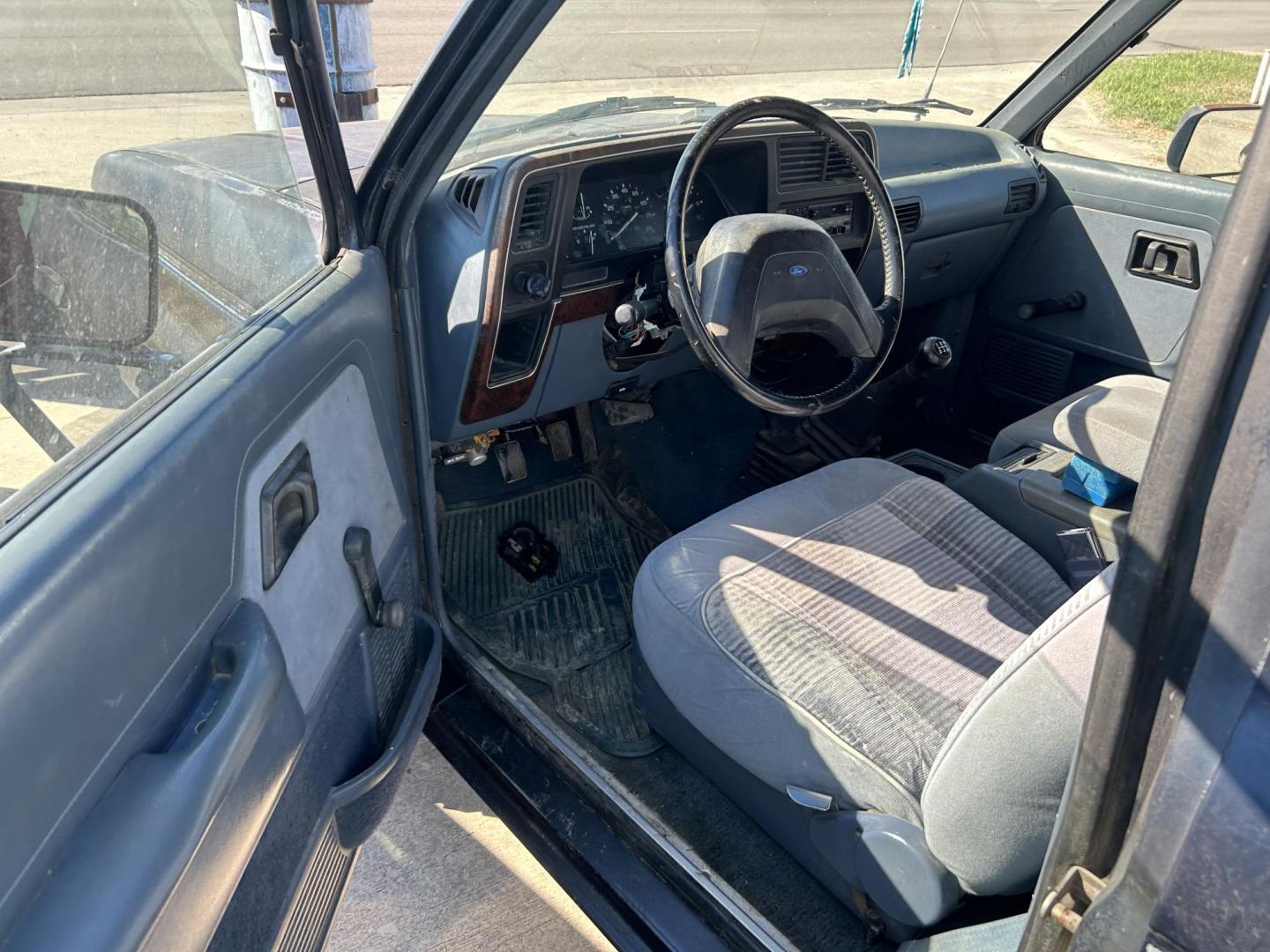 1989 Blue Ford Bronco II 4WD (1FMCU14T5KU) with an 2.9L V6 OHV 12V engine, Standard transmission, located at 1687 Business 35 S, New Braunfels, TX, 78130, (830) 625-7159, 29.655487, -98.051491 - Photo#6