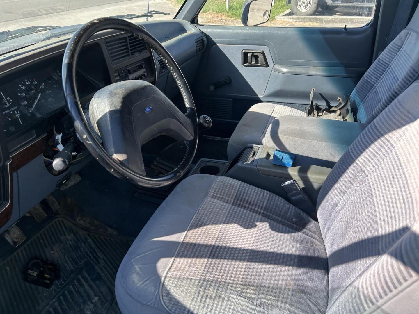 1989 Blue Ford Bronco II 4WD (1FMCU14T5KU) with an 2.9L V6 OHV 12V engine, Standard transmission, located at 1687 Business 35 S, New Braunfels, TX, 78130, (830) 625-7159, 29.655487, -98.051491 - Photo#5