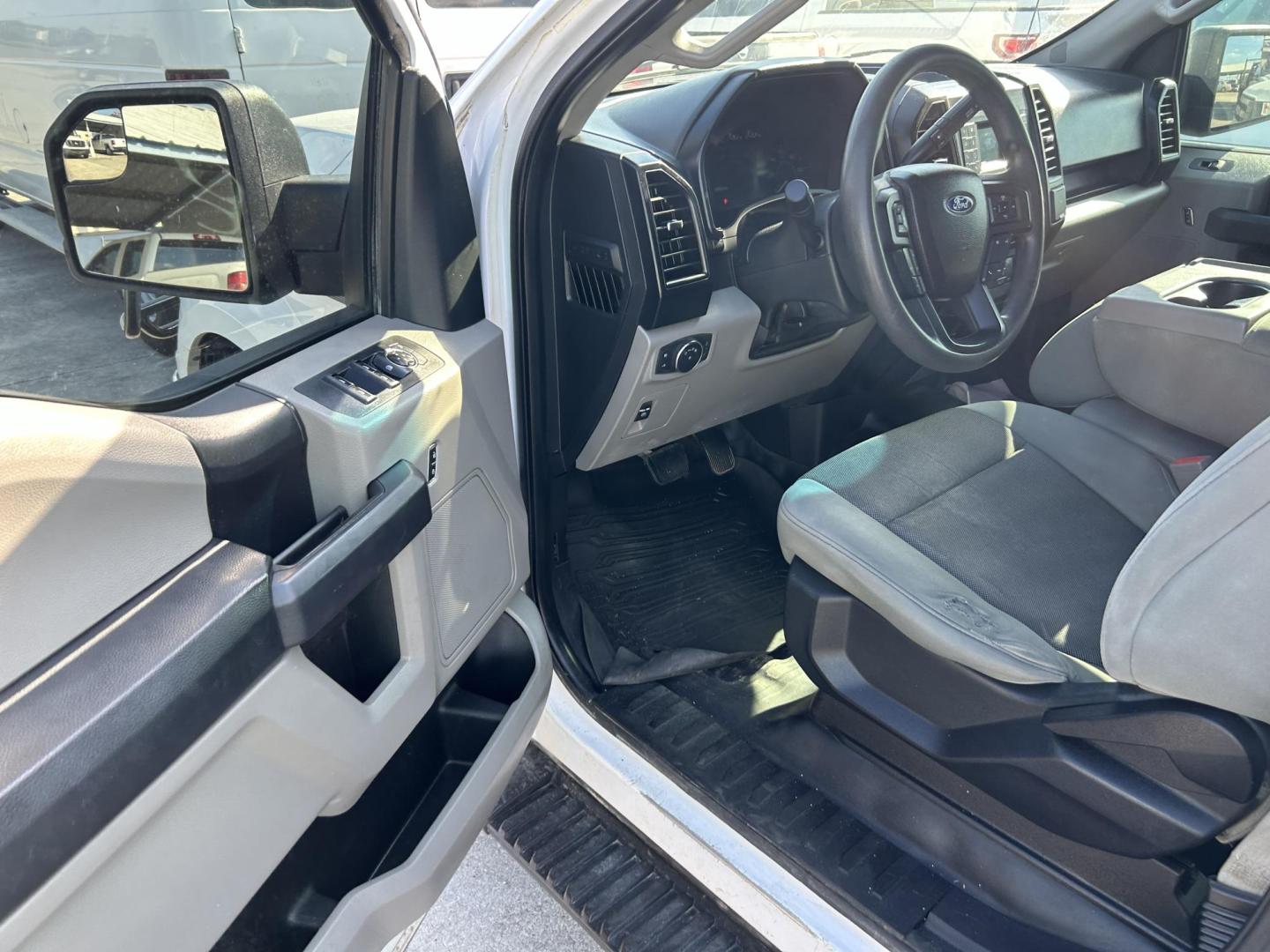 2018 Ford F-150 King-Ranch SuperCrew 5.5-ft. 2WD (1FTEW1EB7JK) with an 3.3L V6 DOHC 24V engine, 6A transmission, located at 1687 Business 35 S, New Braunfels, TX, 78130, (830) 625-7159, 29.655487, -98.051491 - Photo#4
