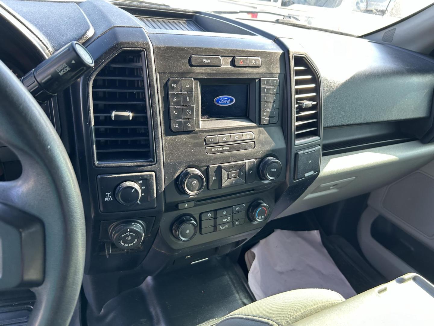2018 Ford F-150 King-Ranch SuperCrew 5.5-ft. 2WD (1FTEW1EB7JK) with an 3.3L V6 DOHC 24V engine, 6A transmission, located at 1687 Business 35 S, New Braunfels, TX, 78130, (830) 625-7159, 29.655487, -98.051491 - Photo#11