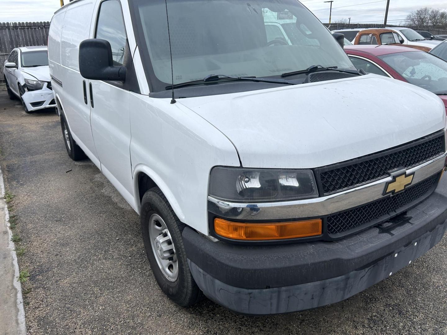 2018 White Chevrolet Express 2500 Cargo (1GCWGAFG2J1) with an 6.0L V8 OHV 16V FFV engine, 6A transmission, located at 1687 Business 35 S, New Braunfels, TX, 78130, (830) 625-7159, 29.655487, -98.051491 - Photo#1