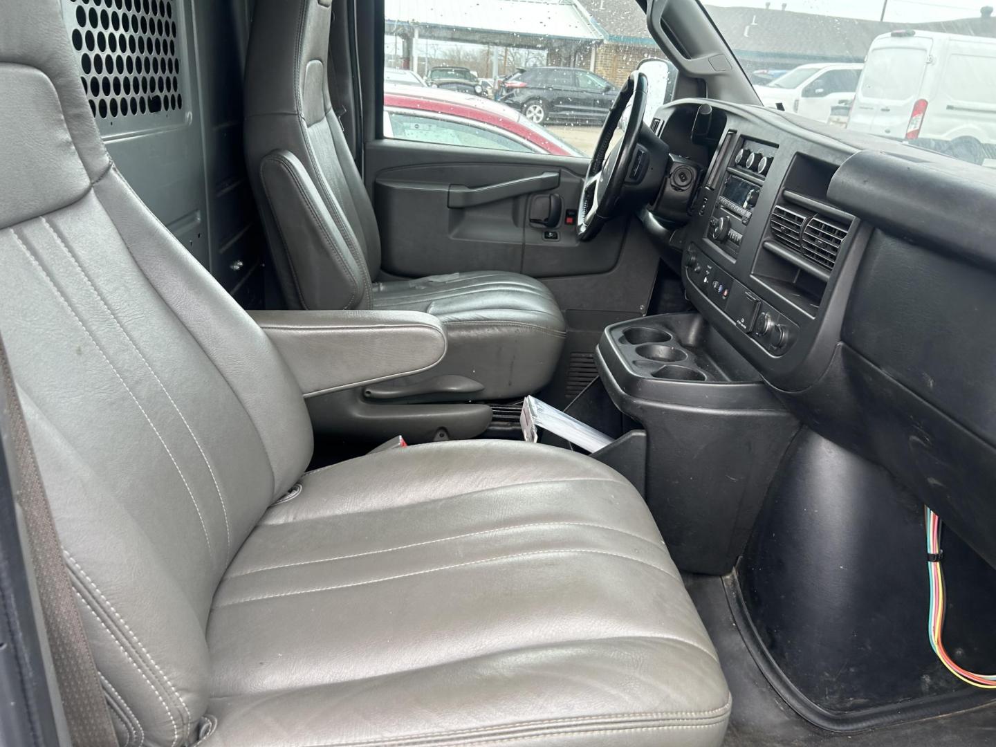 2018 White Chevrolet Express 2500 Cargo (1GCWGAFG2J1) with an 6.0L V8 OHV 16V FFV engine, 6A transmission, located at 1687 Business 35 S, New Braunfels, TX, 78130, (830) 625-7159, 29.655487, -98.051491 - Photo#2