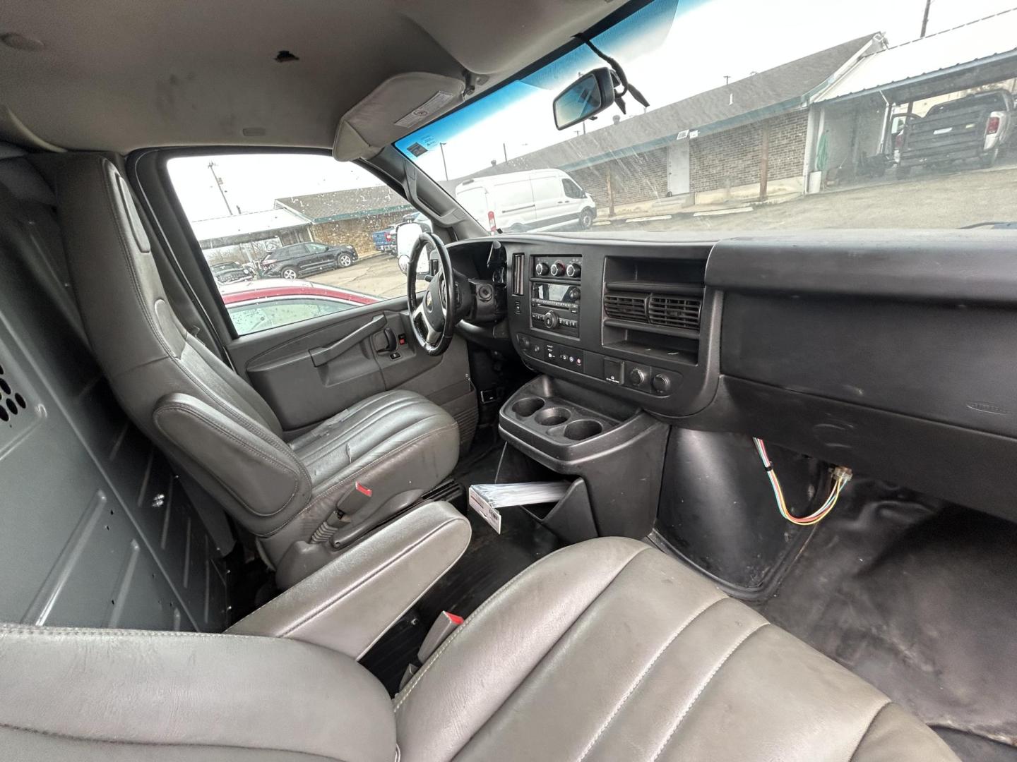 2018 White Chevrolet Express 2500 Cargo (1GCWGAFG2J1) with an 6.0L V8 OHV 16V FFV engine, 6A transmission, located at 1687 Business 35 S, New Braunfels, TX, 78130, (830) 625-7159, 29.655487, -98.051491 - Photo#3