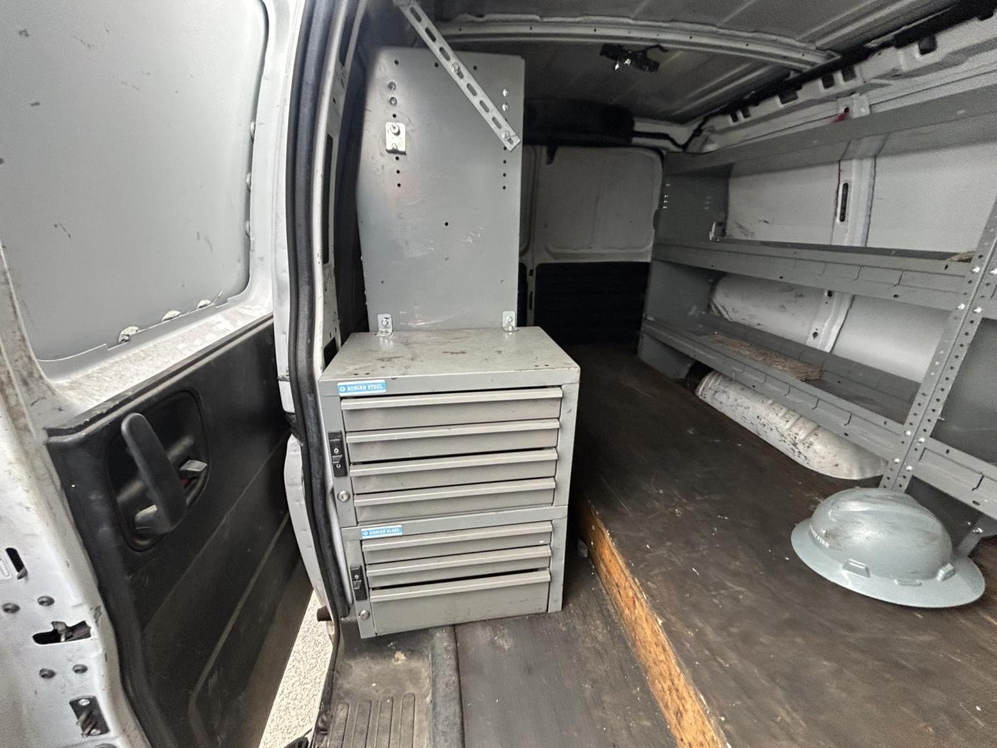 2018 White Chevrolet Express 2500 Cargo (1GCWGAFG2J1) with an 6.0L V8 OHV 16V FFV engine, 6A transmission, located at 1687 Business 35 S, New Braunfels, TX, 78130, (830) 625-7159, 29.655487, -98.051491 - Photo#5