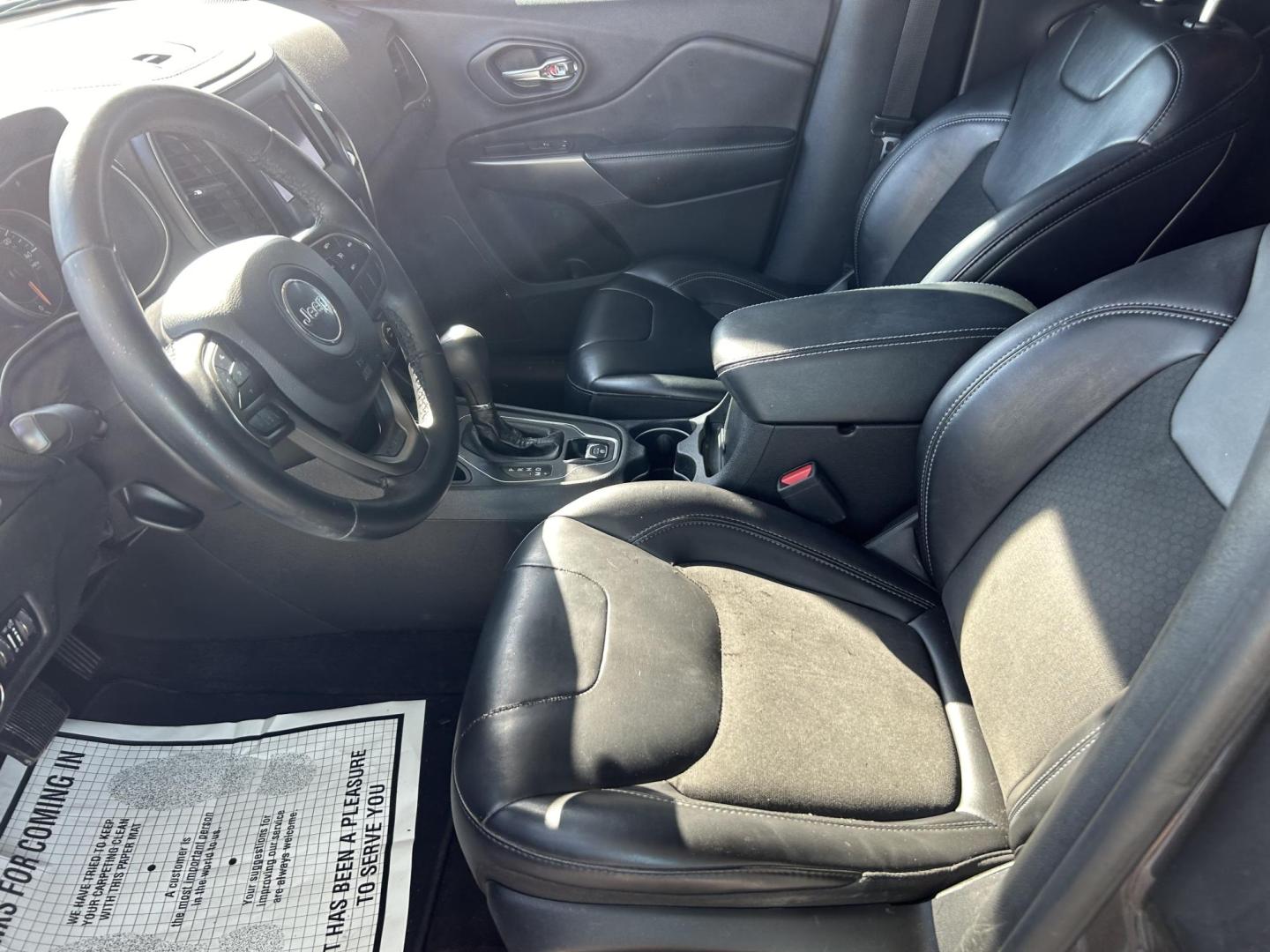 2019 Grey Jeep Cherokee Latitude Plus FWD (1C4PJLLB6KD) with an 2.4L L4 DOHC 16V engine, 9A transmission, located at 1687 Business 35 S, New Braunfels, TX, 78130, (830) 625-7159, 29.655487, -98.051491 - Photo#5