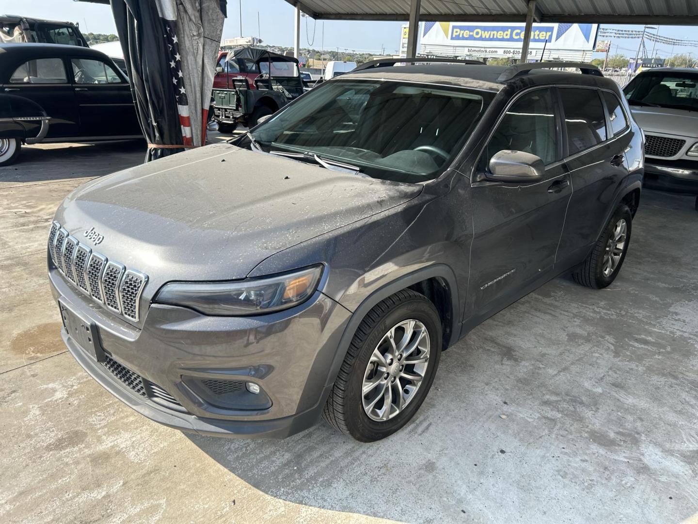 2019 Grey Jeep Cherokee Latitude Plus FWD (1C4PJLLB6KD) with an 2.4L L4 DOHC 16V engine, 9A transmission, located at 1687 Business 35 S, New Braunfels, TX, 78130, (830) 625-7159, 29.655487, -98.051491 - Photo#0