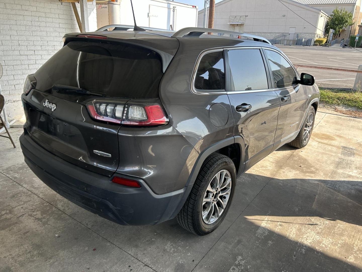 2019 Grey Jeep Cherokee Latitude Plus FWD (1C4PJLLB6KD) with an 2.4L L4 DOHC 16V engine, 9A transmission, located at 1687 Business 35 S, New Braunfels, TX, 78130, (830) 625-7159, 29.655487, -98.051491 - Photo#2