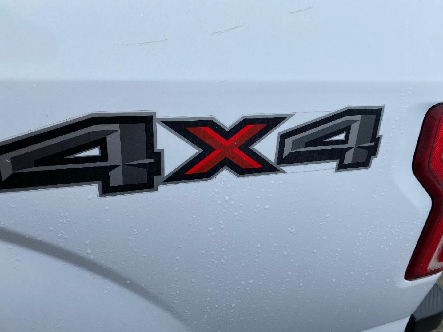 2019 White Ford F-150 XL SuperCab 6.5-ft. 4WD (1FTFX1E59KK) with an 5.0L V8 OHV 16V engine, 6A transmission, located at 1687 Business 35 S, New Braunfels, TX, 78130, (830) 625-7159, 29.655487, -98.051491 - Photo#9