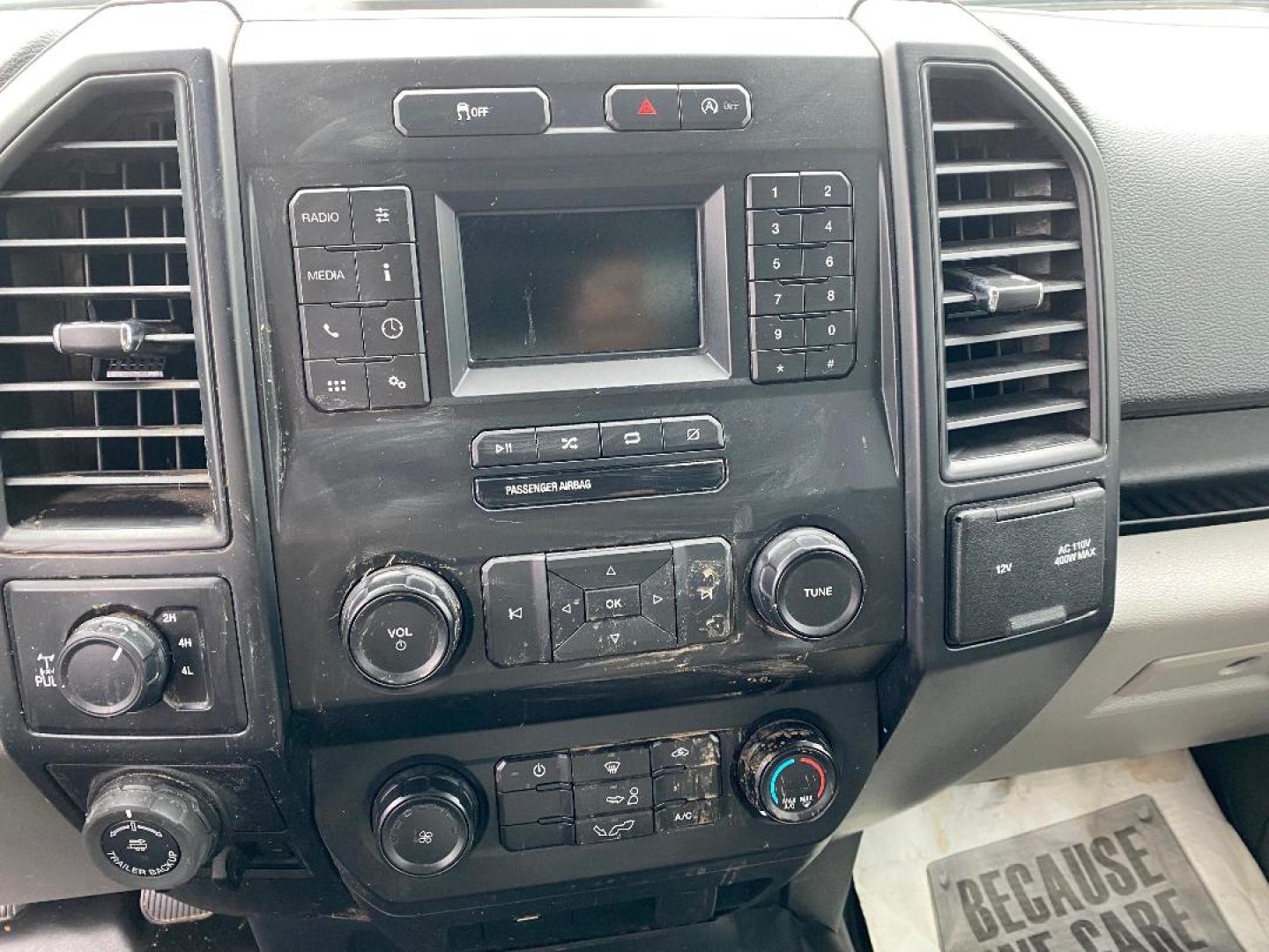 2019 White Ford F-150 XL SuperCab 6.5-ft. 4WD (1FTFX1E59KK) with an 5.0L V8 OHV 16V engine, 6A transmission, located at 1687 Business 35 S, New Braunfels, TX, 78130, (830) 625-7159, 29.655487, -98.051491 - Photo#7