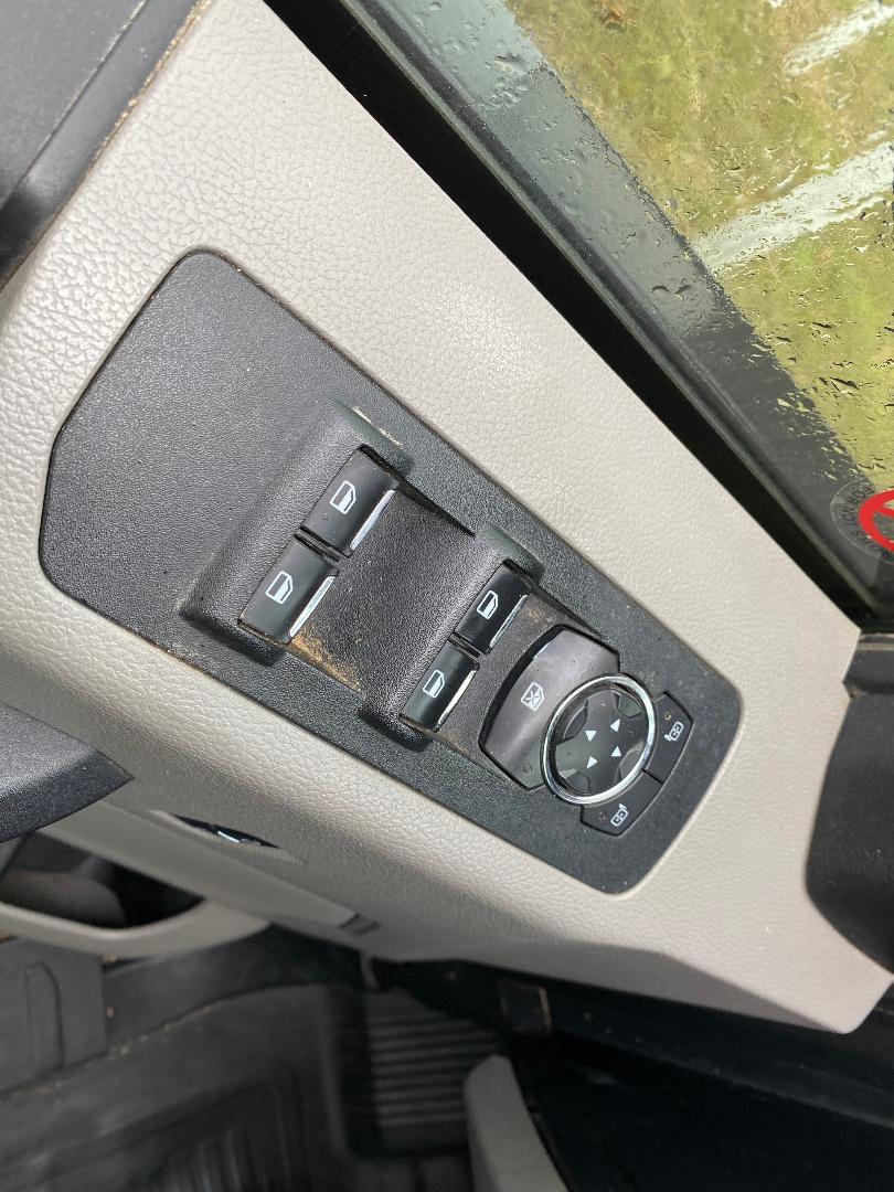 2019 White Ford F-150 XL SuperCab 6.5-ft. 4WD (1FTFX1E59KK) with an 5.0L V8 OHV 16V engine, 6A transmission, located at 1687 Business 35 S, New Braunfels, TX, 78130, (830) 625-7159, 29.655487, -98.051491 - Photo#6