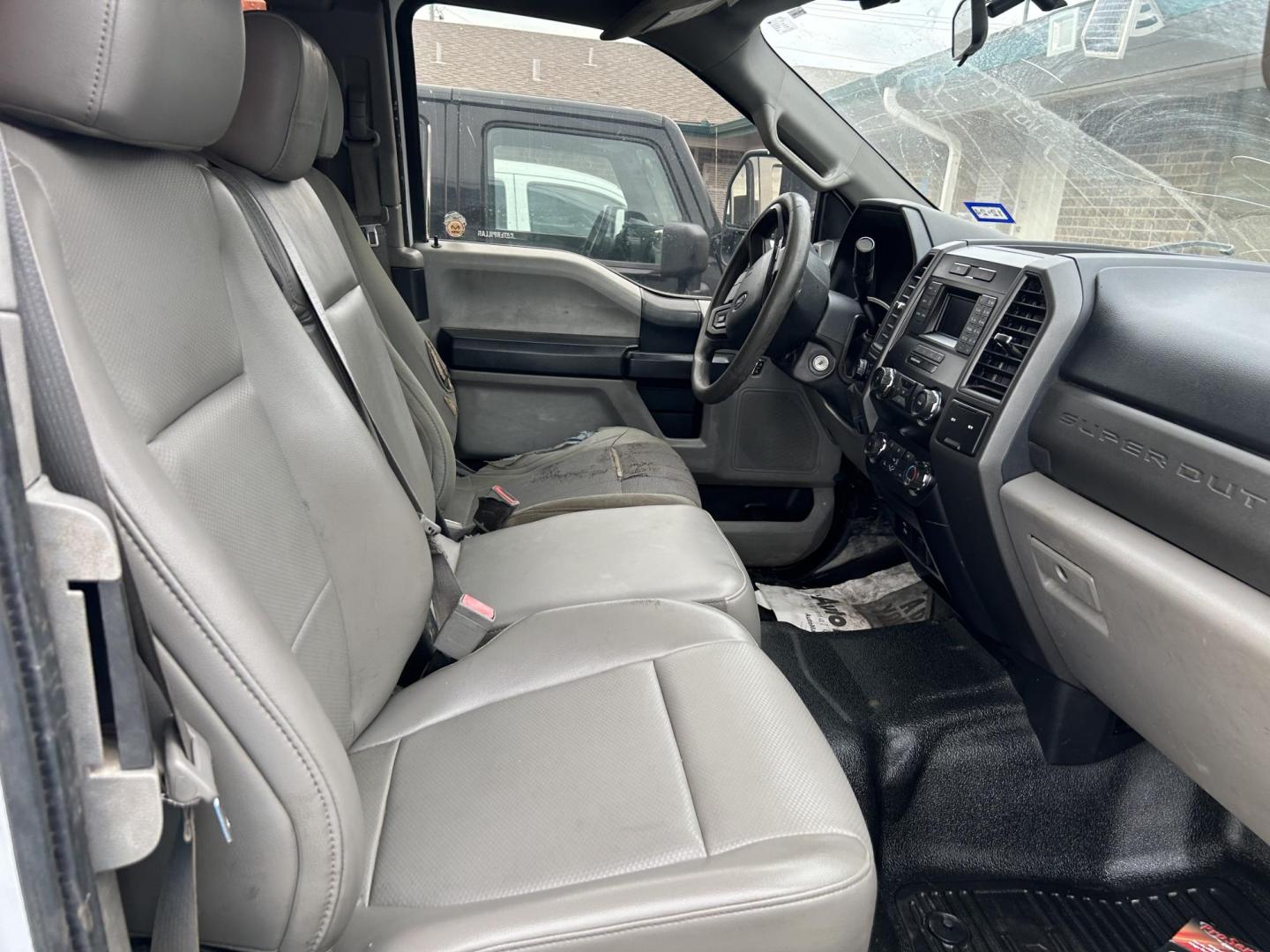 2019 White Ford F-350 SD XL SuperCab 4WD (1FD7X3B62KE) with an 6.2L V8 OHV 16V engine, 6A transmission, located at 1687 Business 35 S, New Braunfels, TX, 78130, (830) 625-7159, 29.655487, -98.051491 - Photo#7