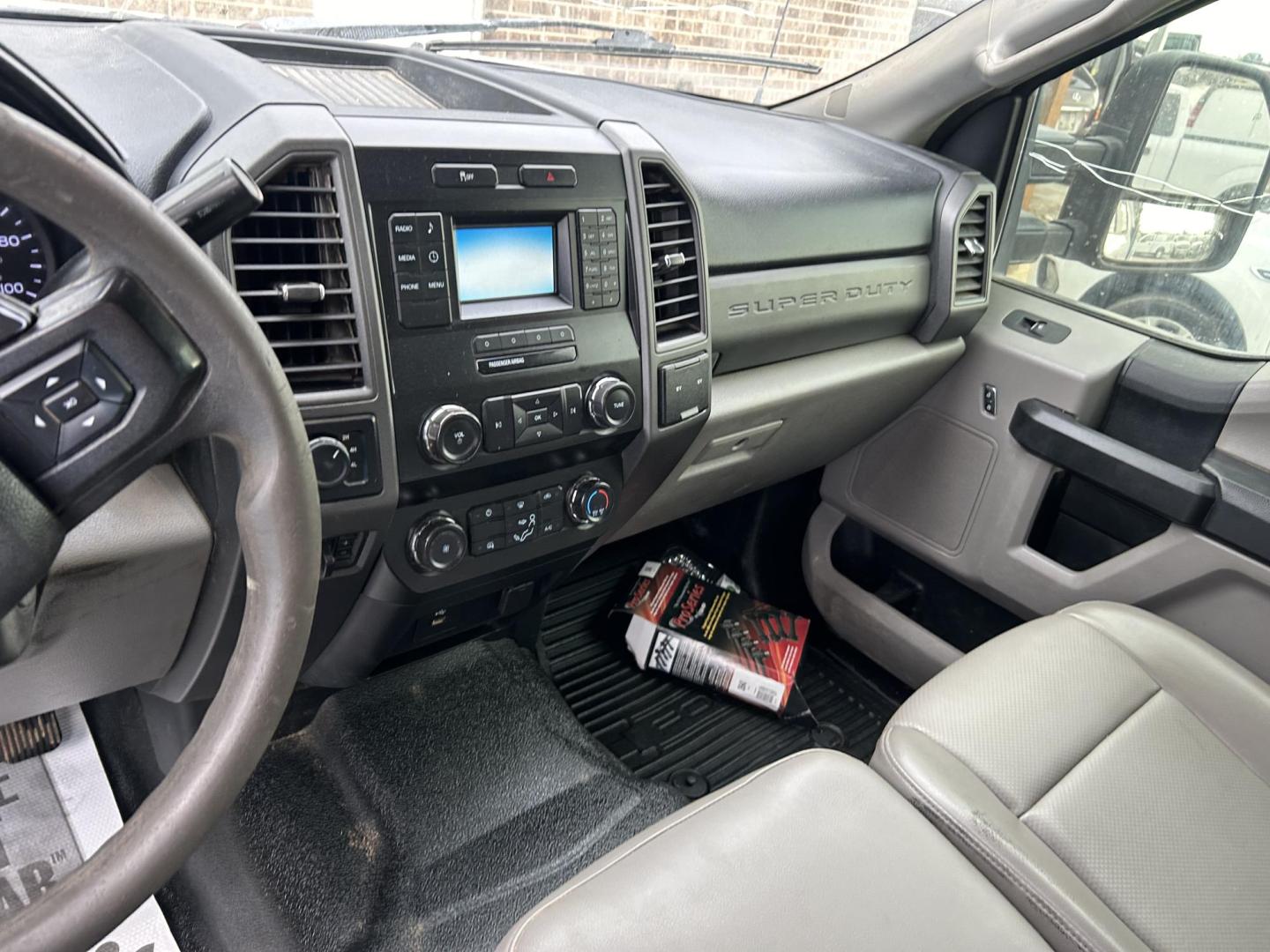 2019 White Ford F-350 SD XL SuperCab 4WD (1FD7X3B62KE) with an 6.2L V8 OHV 16V engine, 6A transmission, located at 1687 Business 35 S, New Braunfels, TX, 78130, (830) 625-7159, 29.655487, -98.051491 - Photo#14
