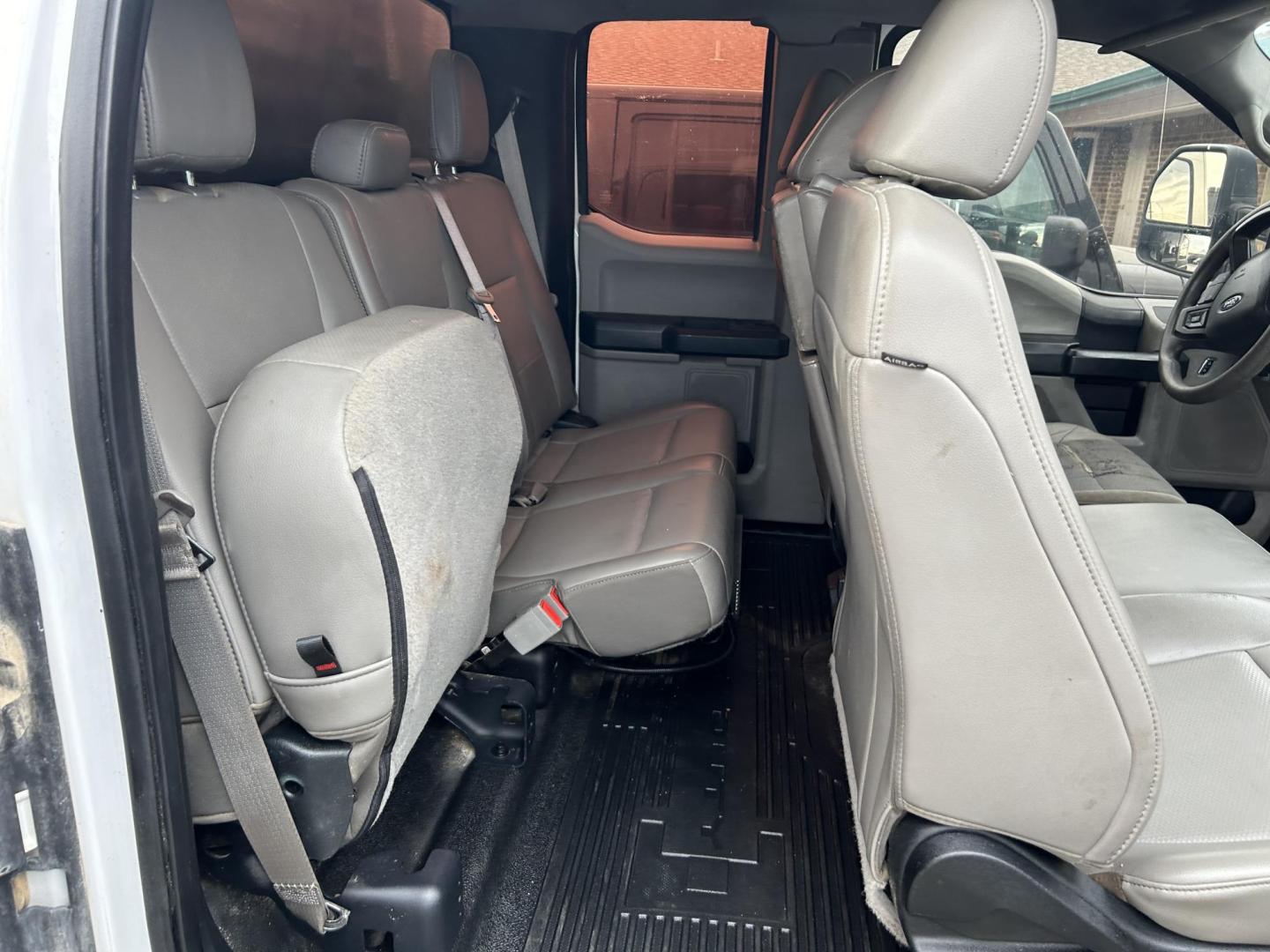 2019 White Ford F-350 SD XL SuperCab 4WD (1FD7X3B62KE) with an 6.2L V8 OHV 16V engine, 6A transmission, located at 1687 Business 35 S, New Braunfels, TX, 78130, (830) 625-7159, 29.655487, -98.051491 - Photo#9