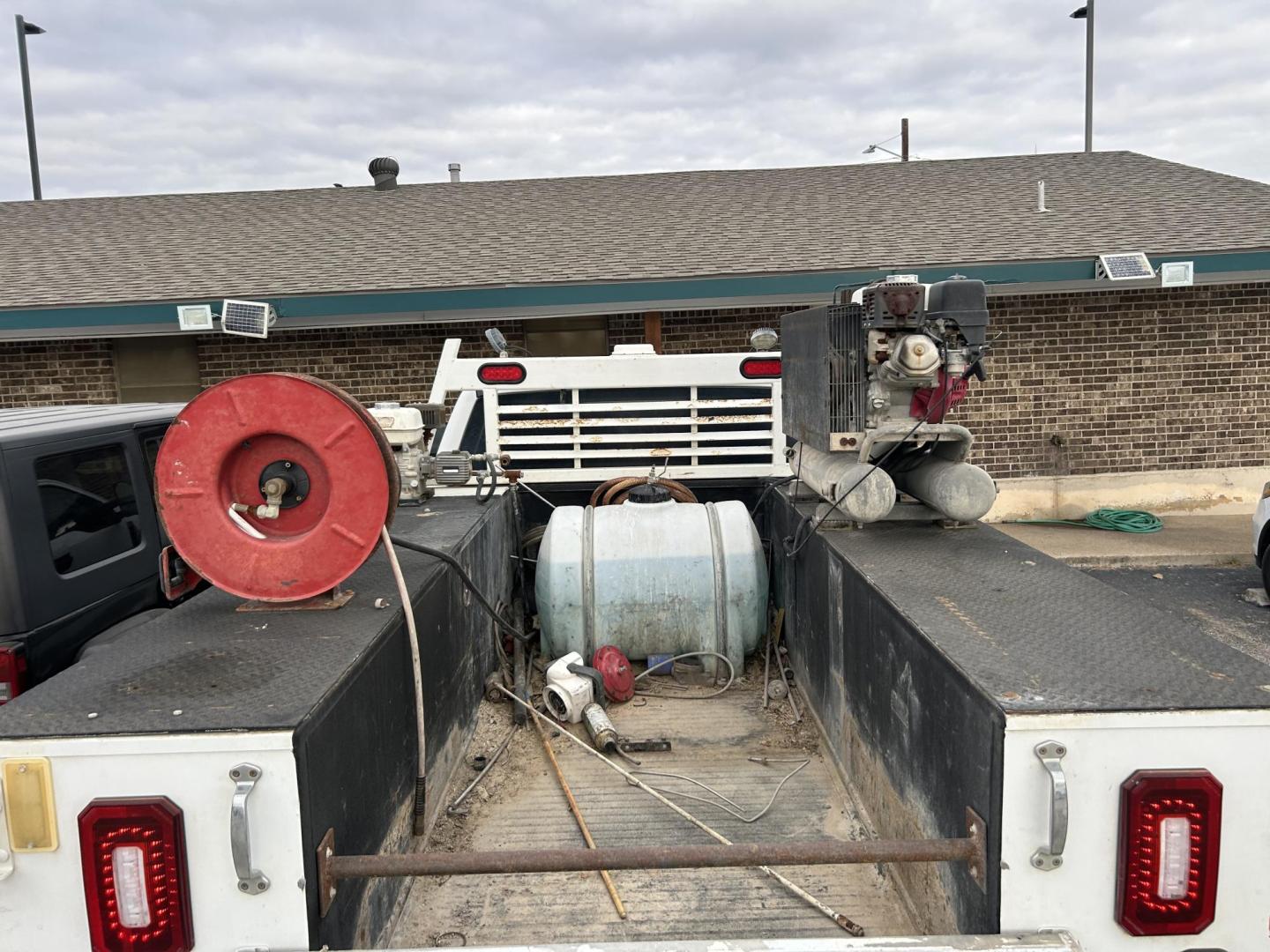 2019 White Ford F-350 SD XL SuperCab 4WD (1FD7X3B62KE) with an 6.2L V8 OHV 16V engine, 6A transmission, located at 1687 Business 35 S, New Braunfels, TX, 78130, (830) 625-7159, 29.655487, -98.051491 - Photo#3
