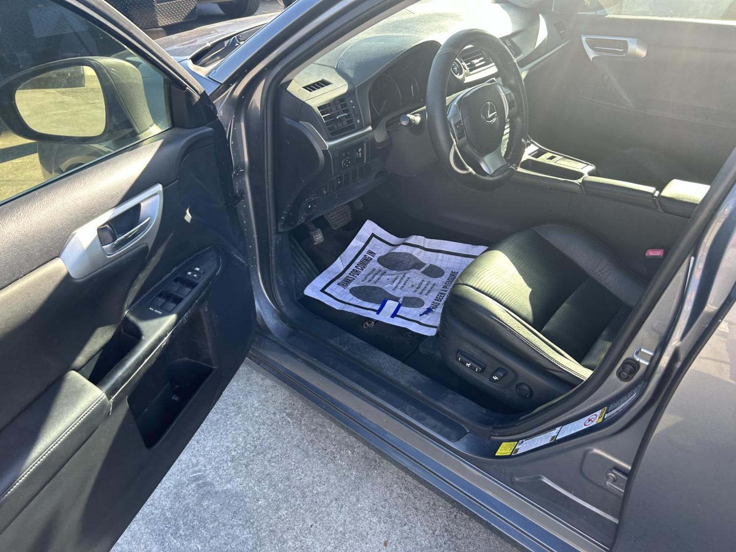 2013 Grey Lexus CT 200h Base (JTHKD5BH3D2) with an 1.8L L4 HYBRID engine, Continuously Variable Transmission transmission, located at 1687 Business 35 S, New Braunfels, TX, 78130, (830) 625-7159, 29.655487, -98.051491 - Photo#4