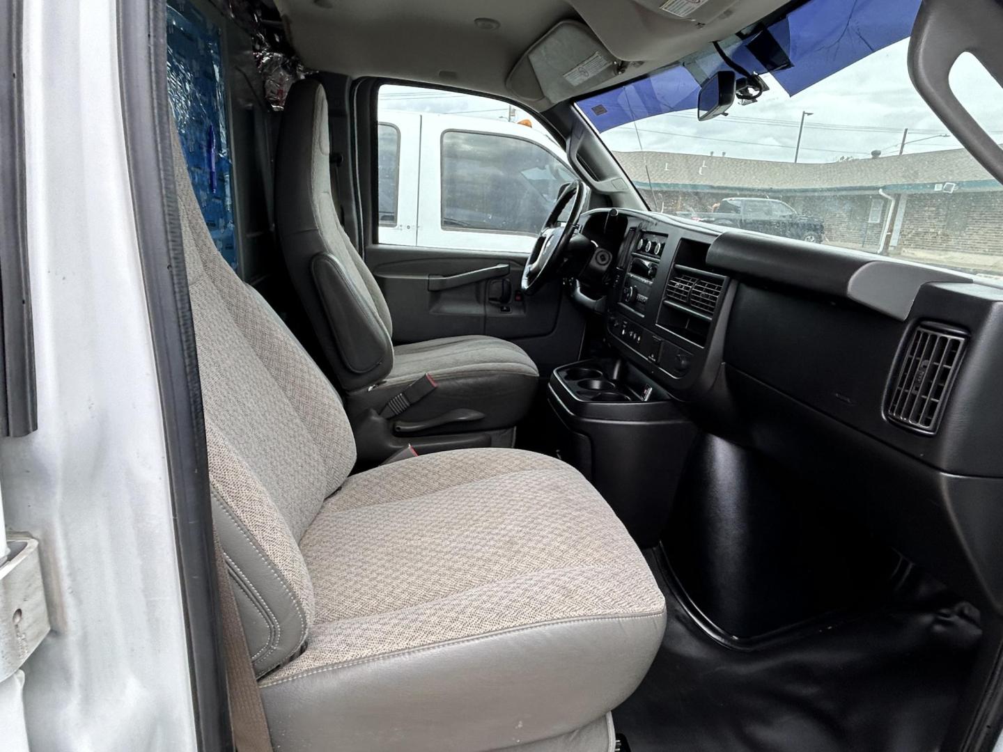 2018 White Chevrolet Express 2500 Cargo Extended (1GCWGBFPXJ1) with an 4.3L V6 engine, 6A transmission, located at 1687 Business 35 S, New Braunfels, TX, 78130, (830) 625-7159, 29.655487, -98.051491 - Photo#6