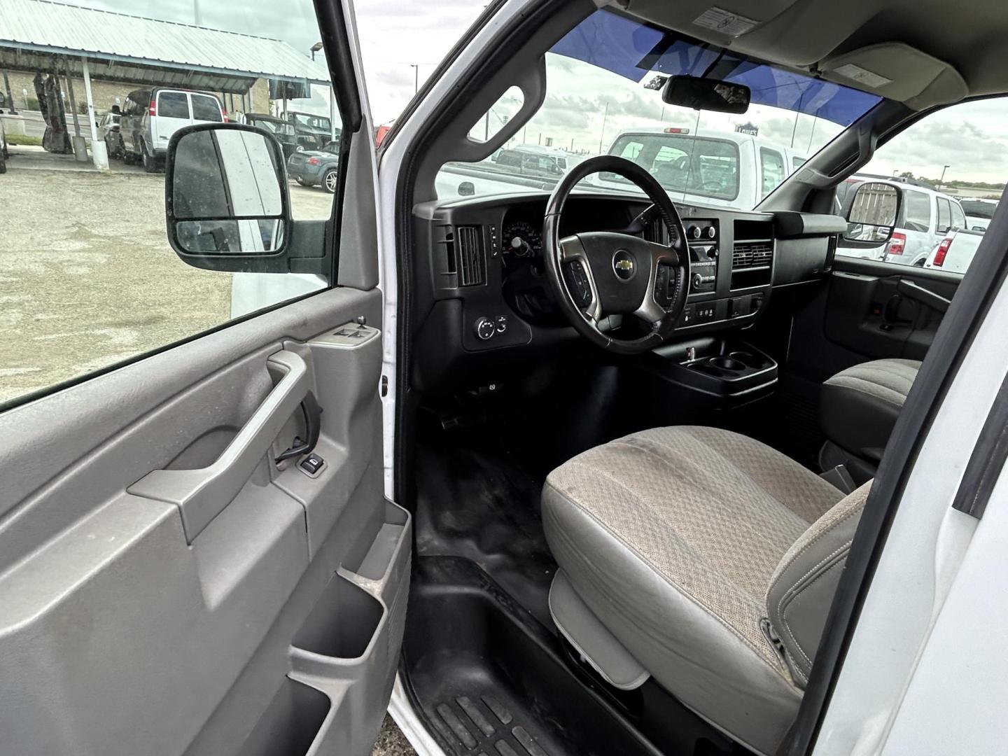 2018 White Chevrolet Express 2500 Cargo Extended (1GCWGBFPXJ1) with an 4.3L V6 engine, 6A transmission, located at 1687 Business 35 S, New Braunfels, TX, 78130, (830) 625-7159, 29.655487, -98.051491 - Photo#4