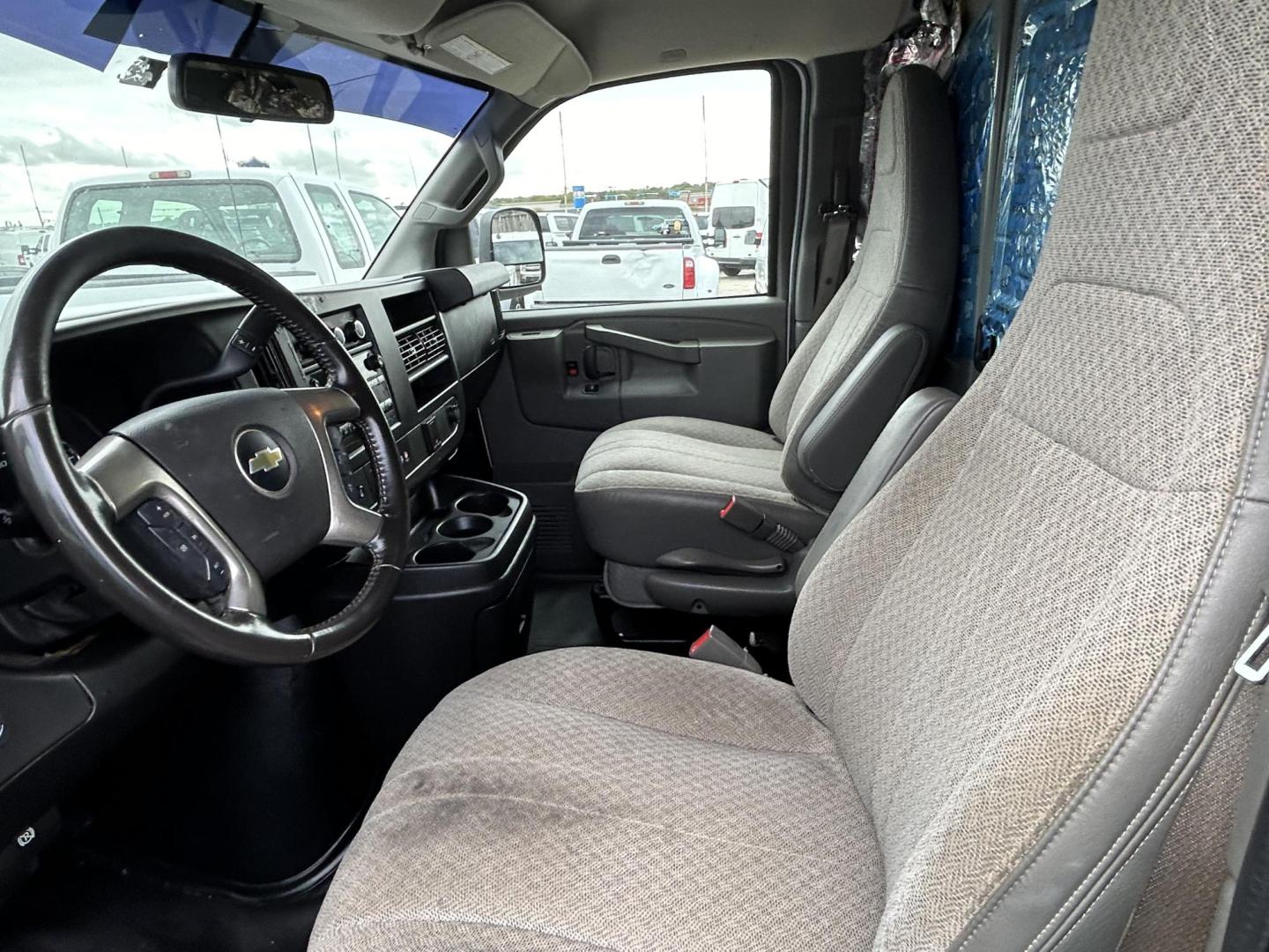 2018 White Chevrolet Express 2500 Cargo Extended (1GCWGBFPXJ1) with an 4.3L V6 engine, 6A transmission, located at 1687 Business 35 S, New Braunfels, TX, 78130, (830) 625-7159, 29.655487, -98.051491 - Photo#5