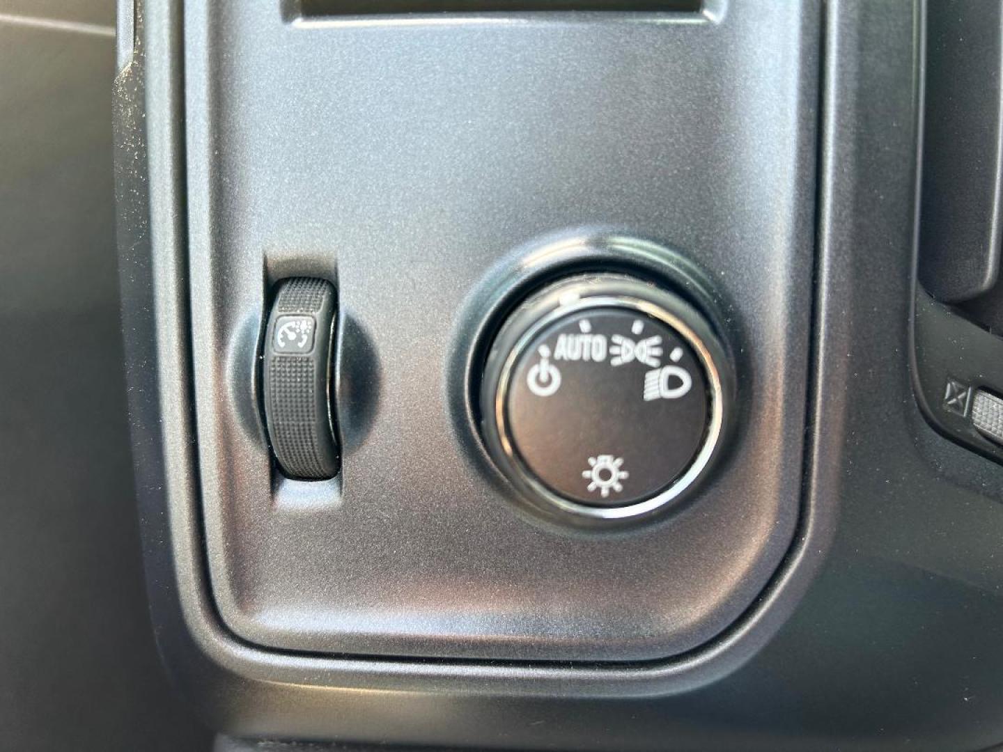 2016 Chevrolet Silverado 1500 Work Truck Double Cab 2WD (1GCRCNEH7GZ) with an 4.3L V6 OHV 12V engine, 6A transmission, located at 1687 Business 35 S, New Braunfels, TX, 78130, (830) 625-7159, 29.655487, -98.051491 - Photo#12