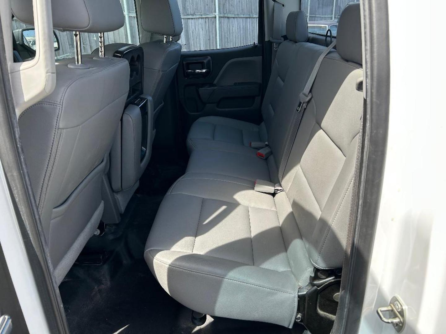 2016 Chevrolet Silverado 1500 Work Truck Double Cab 2WD (1GCRCNEH7GZ) with an 4.3L V6 OHV 12V engine, 6A transmission, located at 1687 Business 35 S, New Braunfels, TX, 78130, (830) 625-7159, 29.655487, -98.051491 - Photo#8