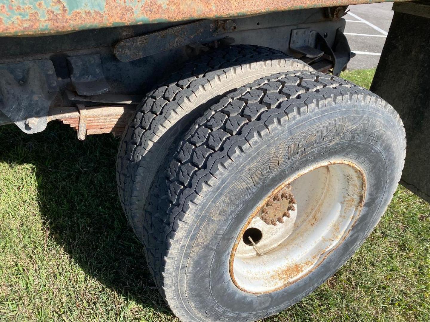 1994 White Chevrolet C7H042 - (1GBL7H1P3RJ) with an 6.0L V8 engine, 5SPD transmission, located at 1687 Business 35 S, New Braunfels, TX, 78130, (830) 625-7159, 29.655487, -98.051491 - Photo#6