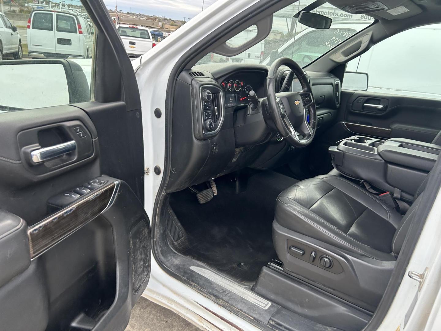 2022 White Chevrolet Silverado 2500HD LT Crew Cab Short Box 4WD (1GC4YNE77NF) with an 6.6L V8 OHV 16V engine, 6A transmission, located at 1687 Business 35 S, New Braunfels, TX, 78130, (830) 625-7159, 29.655487, -98.051491 - Photo#13