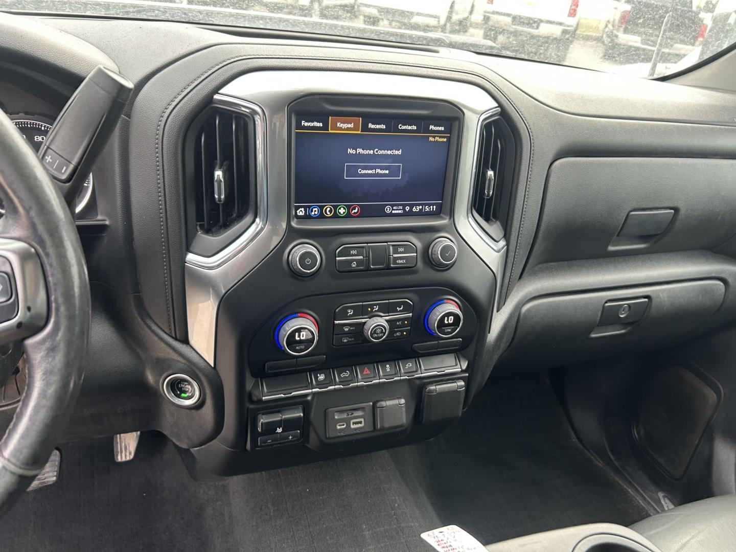 2022 White Chevrolet Silverado 2500HD LT Crew Cab Short Box 4WD (1GC4YNE77NF) with an 6.6L V8 OHV 16V engine, 6A transmission, located at 1687 Business 35 S, New Braunfels, TX, 78130, (830) 625-7159, 29.655487, -98.051491 - Photo#15