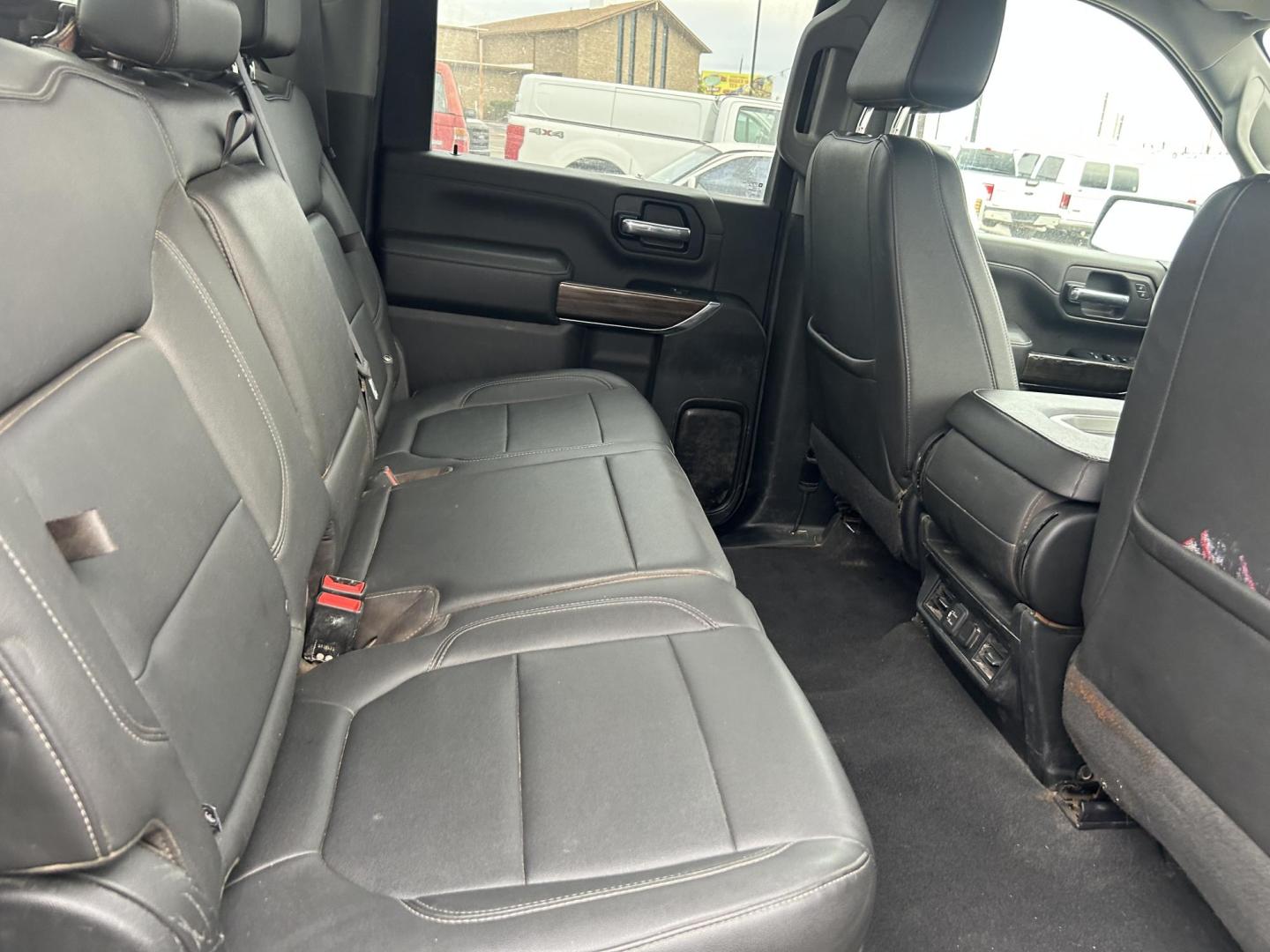 2022 White Chevrolet Silverado 2500HD LT Crew Cab Short Box 4WD (1GC4YNE77NF) with an 6.6L V8 OHV 16V engine, 6A transmission, located at 1687 Business 35 S, New Braunfels, TX, 78130, (830) 625-7159, 29.655487, -98.051491 - Photo#6