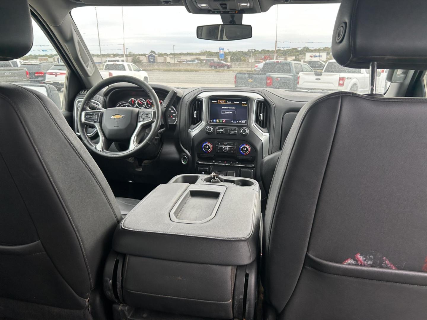 2022 White Chevrolet Silverado 2500HD LT Crew Cab Short Box 4WD (1GC4YNE77NF) with an 6.6L V8 OHV 16V engine, 6A transmission, located at 1687 Business 35 S, New Braunfels, TX, 78130, (830) 625-7159, 29.655487, -98.051491 - Photo#7
