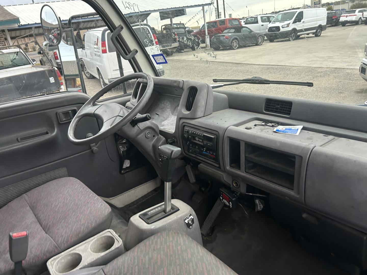 2000 Nissan UD1200 - (JNAUXV1J9YA) with an 4.6L L6 TURBO INTERCOOLER DIESEL engine, located at 1687 Business 35 S, New Braunfels, TX, 78130, (830) 625-7159, 29.655487, -98.051491 - Photo#6